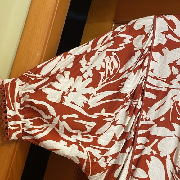 NWT Entro Rust and White Abstract Floral Blouse size small - Picture 4 of 9